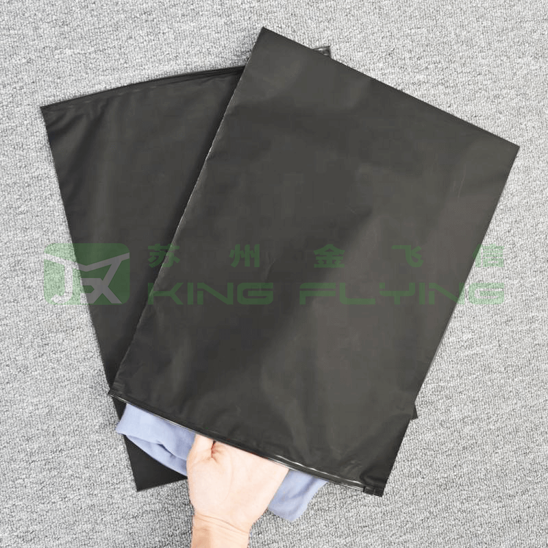 Low MOQ Frosted Plastic Bag With Zipper For Clothing Packaging