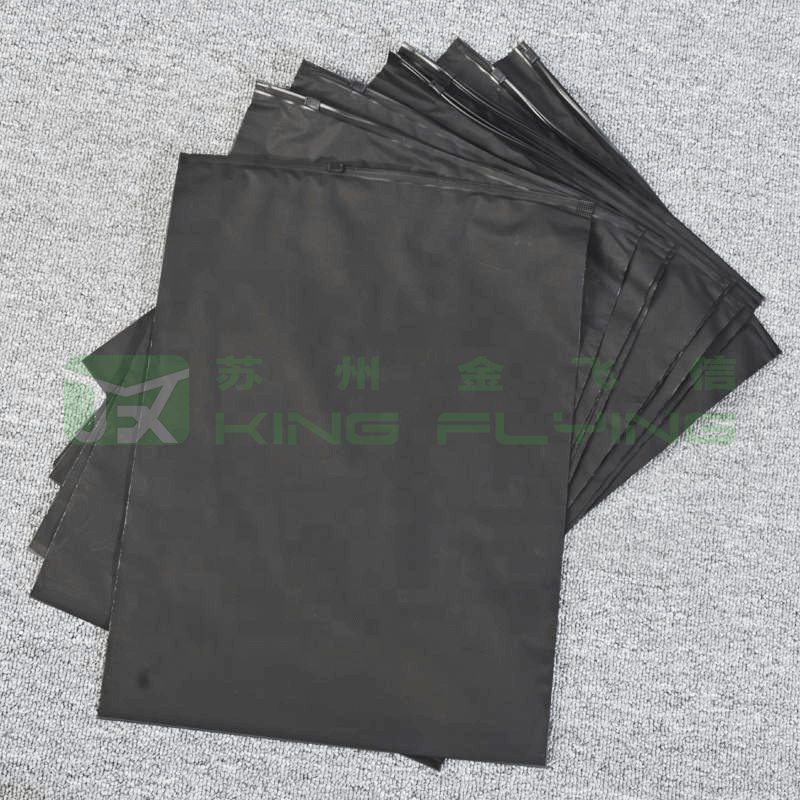 Low MOQ Frosted Plastic Bag With Zipper For Clothing Packaging